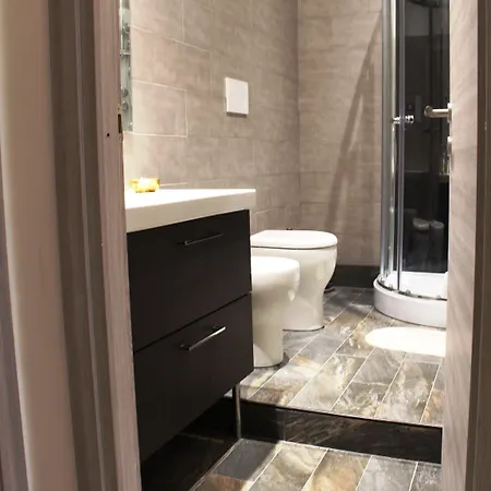 Oda ve Kahvaltı Bb Tube Cenova