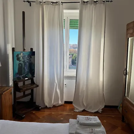 Oda ve Kahvaltı Bb Tube Cenova