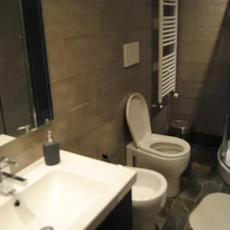 Bb Tube Oda ve Kahvaltı Cenova