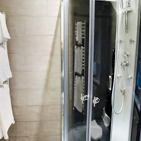 Bb Tube Oda ve Kahvaltı Cenova