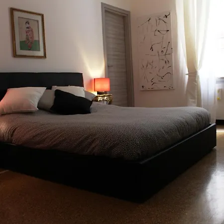 Bb Tube Bed & Breakfast Genoa